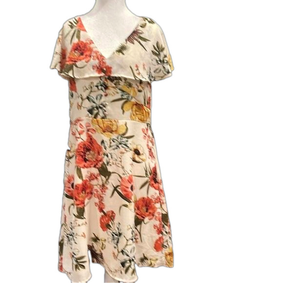 Black Tape L floral print on crème fully lined with side zip V neck dress - Picture 2 of 11